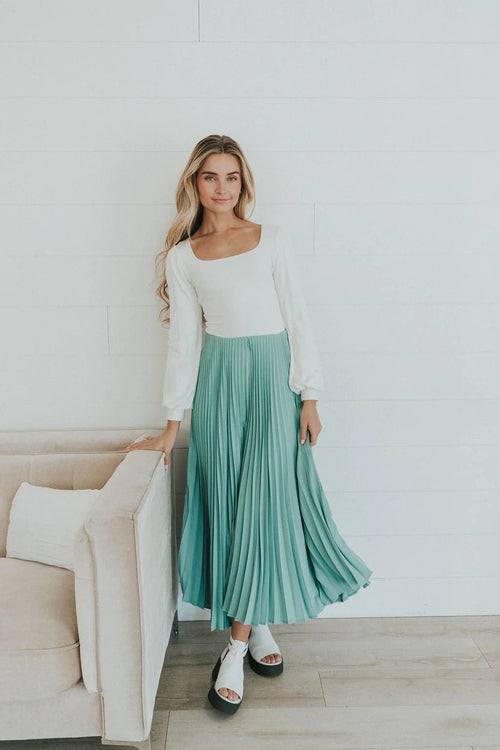 Hazel Blues® |  PERFECT VIEW PLEATED SKIRT
