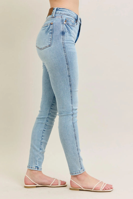 Hazel Blues® | Judy Blue Mr Tummy Control Vintage Wash Skinny Jeans