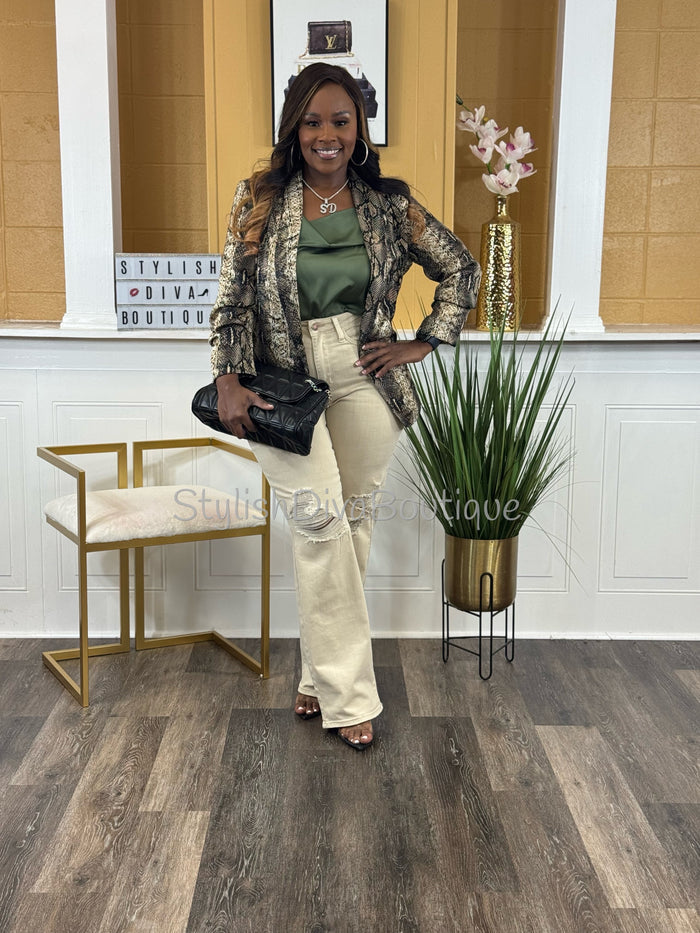 Neutral Ground Straight Leg Distressed Jeans (Cream)