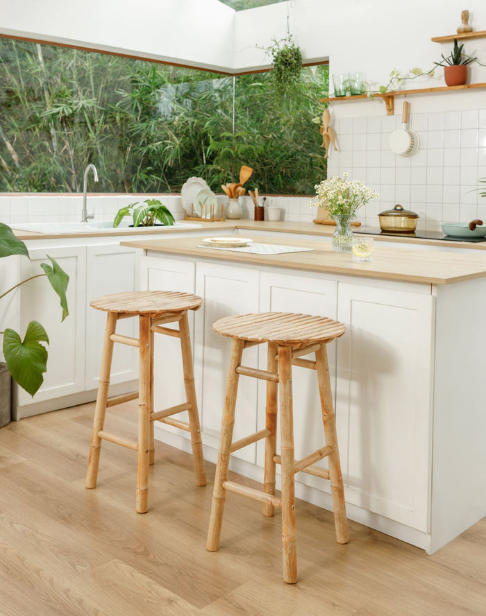 SAMARINA - Lot de 2 tabourets de bar en bois de bambou massif