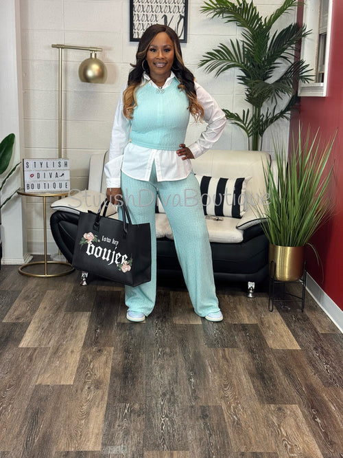 She's Different Cropped Set (Mint)