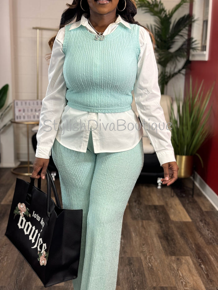 She's Different Cropped Set (Mint)