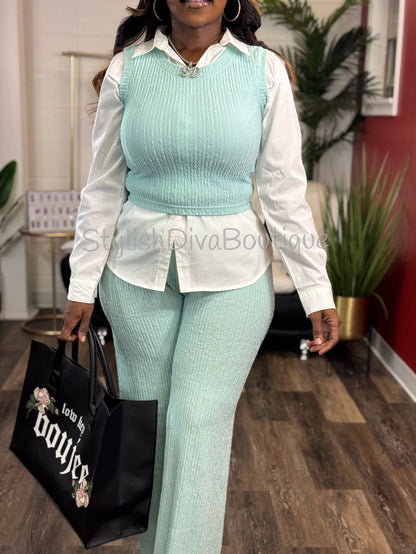 She's Different Cropped Set (Mint)